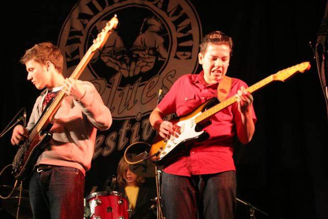 Downloads - muziek en video's - The Rhythm Chiefs